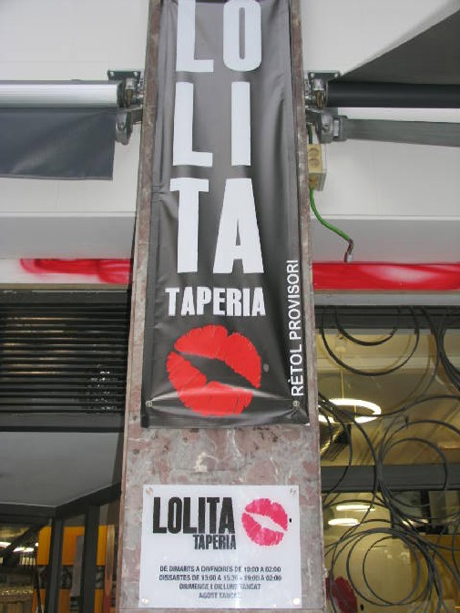 Lolita taperia sign